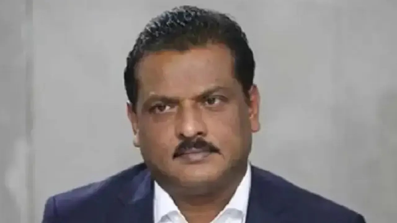 প্লট দুর্নীতি: সাবেক প্রতিমন্ত্রী শরীফ আহমেদের ১৮ বছরের কারাদণ্ড